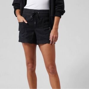 Athleta Cabo Linen 4” Shorts in Black Sz 6